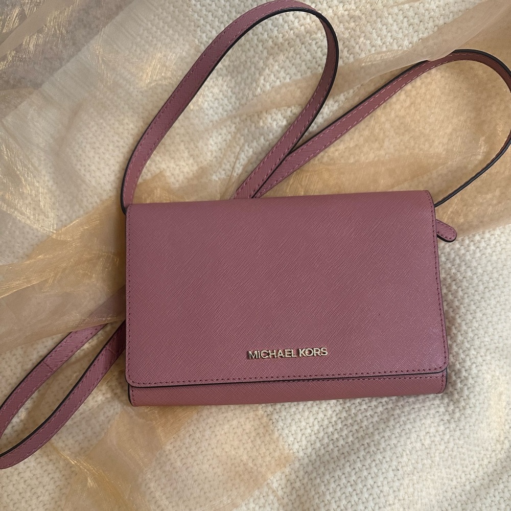 Pink purse crossbody